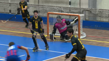 Imagem de Hóquei de Ponta Delgada perdeu em casa com o Hóquei de Santiago