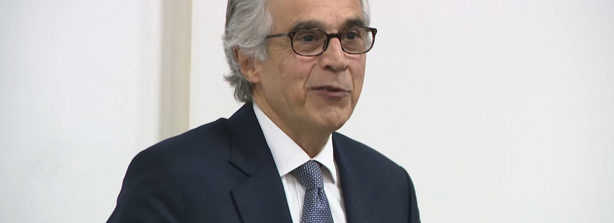 Imagem de Aguiar-Branco convida Bolieiro e Miguel Albuquerque para discursarem no Parlamento em junho