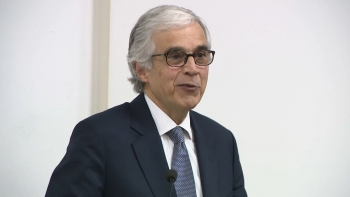 Imagem de Aguiar-Branco convida Bolieiro e Miguel Albuquerque para discursarem no Parlamento em junho