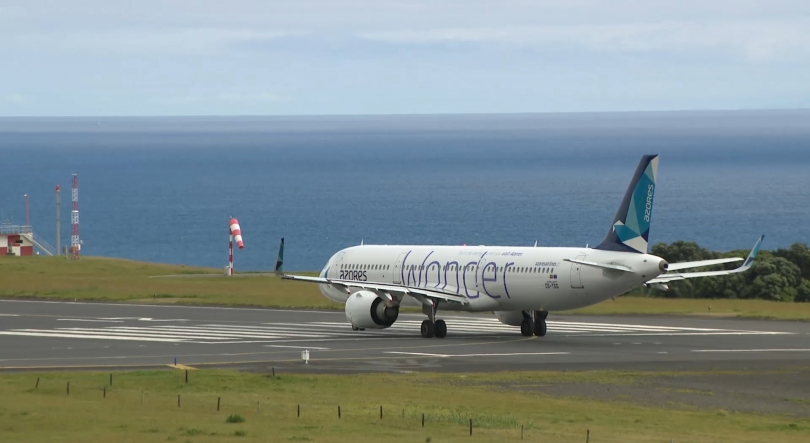 Imagem de Governo aprova encargos do serviço público aéreo nos Açores com consórcio SATA/TAP