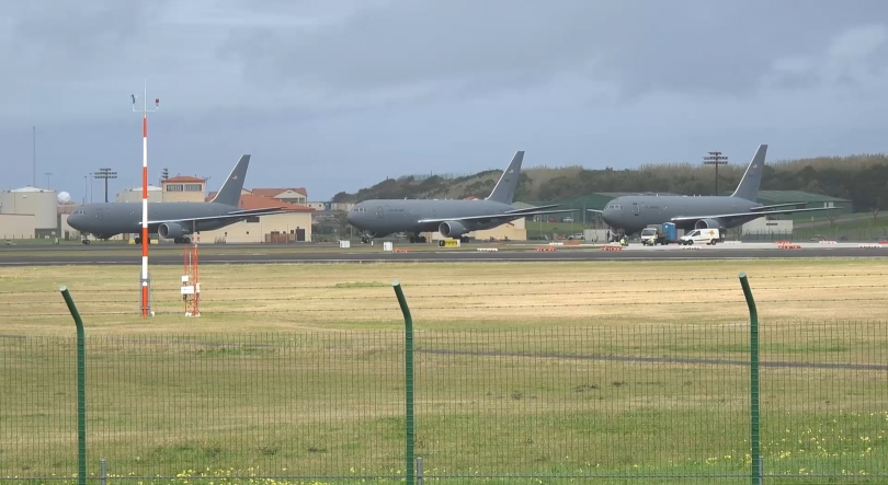 Imagem de Aeronaves norte-americanas estacionam em número pouco habitual na Base das Lajes