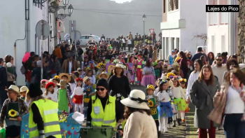 Imagem de Comunidade escolar animou os desfiles de carnaval na ilha do Pico
