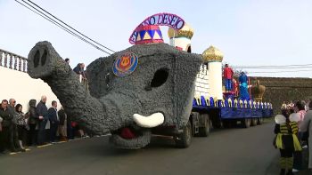 Imagem de Humor e crítica social no Corso de Carnaval do Pico da Pedra
