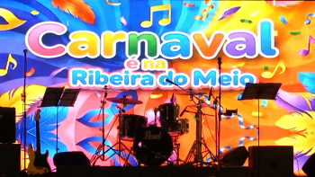 Imagem de Carnaval: Centenas de pessoas no baile da segunda-feira daa Ribeira do Meio no Pico