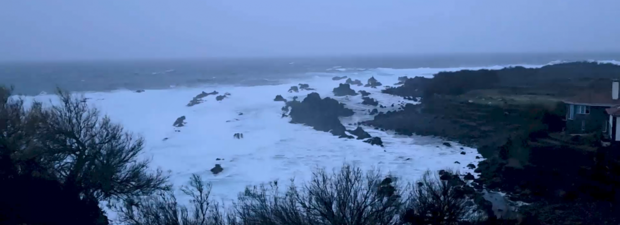 Imagem de Agitação Marítima: Grupo Ocidental em Alerta Vermelho, restantes ilhas em Alerta Laranja