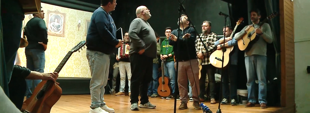 Imagem de Carnaval: Ensaio geral do Bailinho do Porto Judeu antes da estreia nos palcos da Terceira