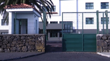 Imagem de Refeição escolar pode estar na origem de uma intoxicação que levou perto de 50 pessoas ao Centro de Saúde