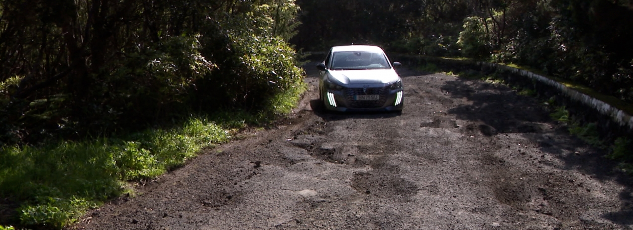 Imagem de Agualva preocupada com degradação da estrada de acesso ao miradouro da Alagoa da Fajãzinha