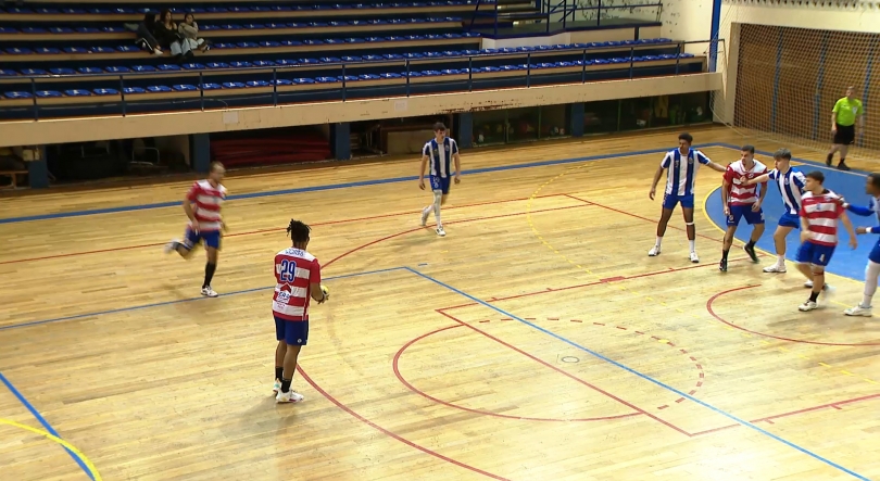 Imagem de Andebol: Sporting da Horta vence Porto B por 44-37
