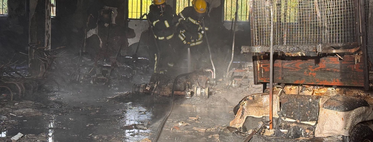 Imagem de Incêndio em pavilhão destrói 12 carros de golfe na ilha de São Miguel