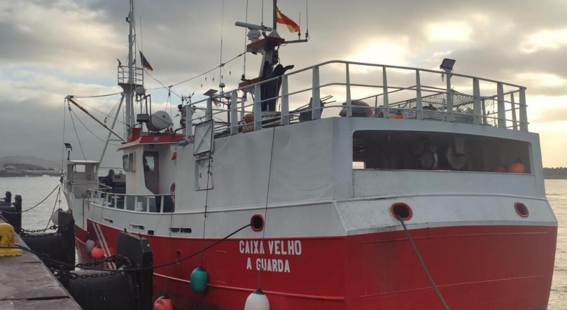 Imagem de Marinha coordena auxílio a embarcação de pesca com 8 pessoas a bordo