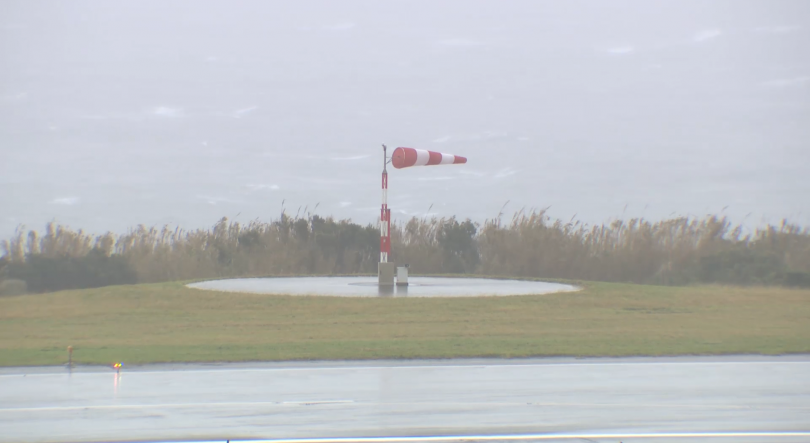 Imagem de Mau tempo continua nos Açores: Viagens aéreas e marítimas canceladas