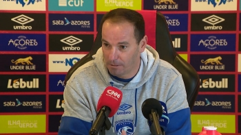 Imagem de Estreia do treinador Petit no Santa Clara em jogo frente ao Estrela da Amadora