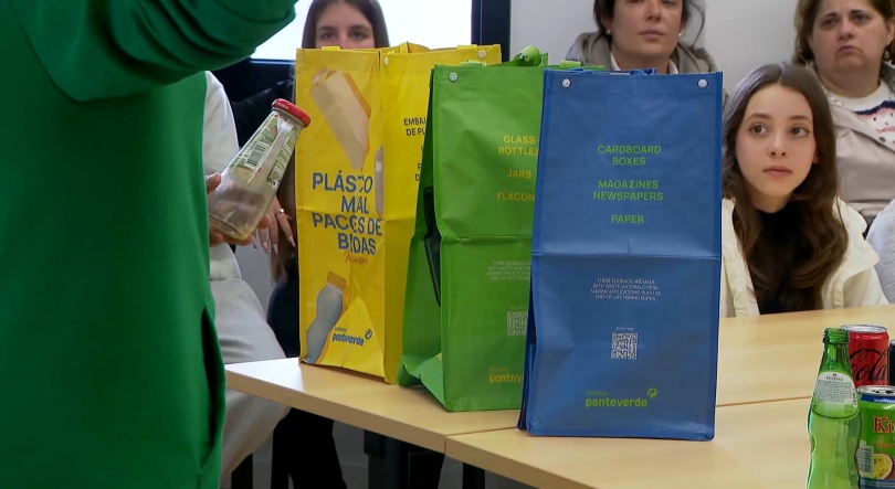 Imagem de Academia Ponto Verde sensibiliza para separação de resíduos e ambiente em várias escolas dos Açores