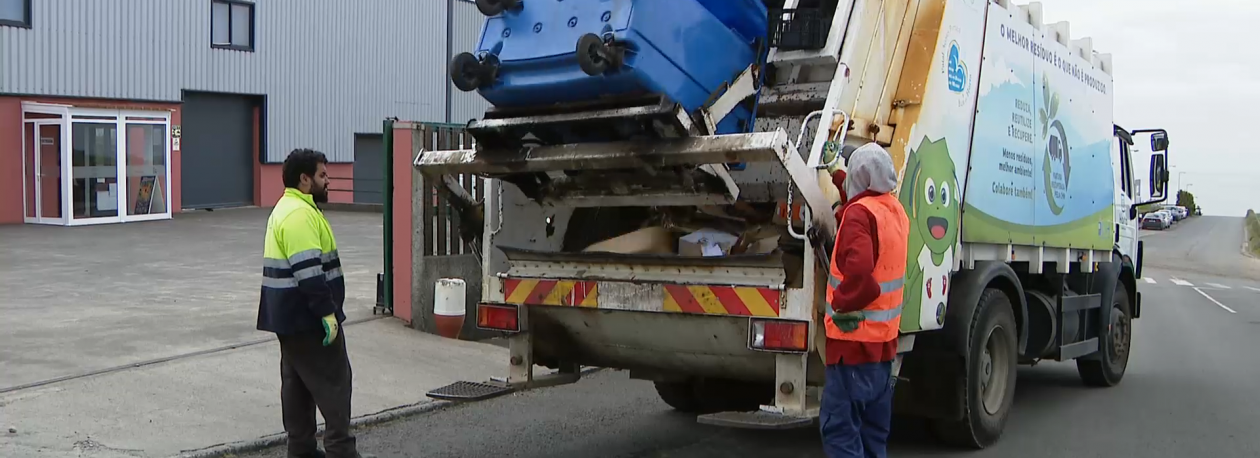 Imagem de Funcionário da Câmara da Horta sofre queimaduras após ser atingido por um ácido quando fazia recolha de resíduos