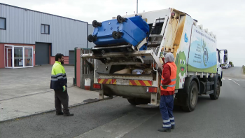 Imagem de Funcionário da Câmara da Horta sofre queimaduras após ser atingido por um ácido quando fazia recolha de resíduos