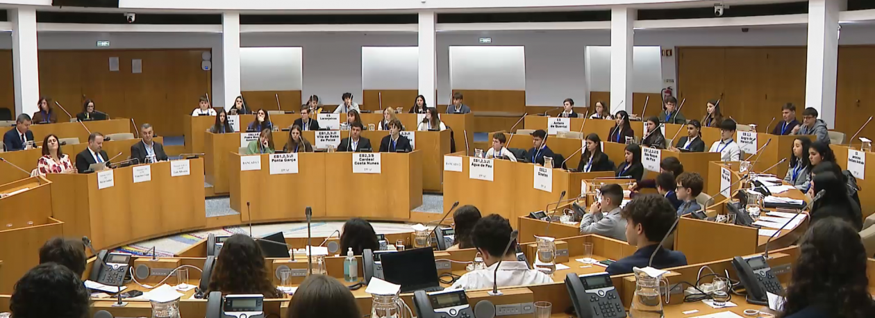 Imagem de Luís Garcia pede aos jovens para contribuírem para o fortalecimento da autonomia