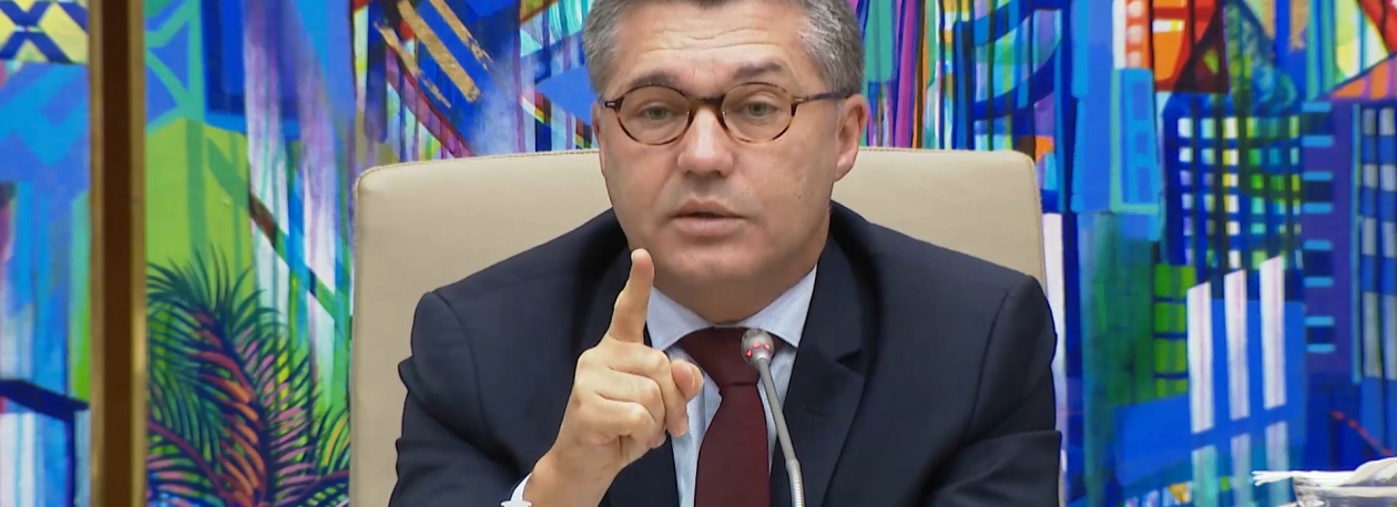 Imagem de Partidos da coligação querem que República regulamente lei para que residentes paguem apenas 119€