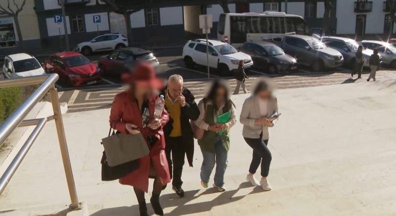 Imagem de Começou julgamento das 4 funcionárias acusadas de maus-tratos na creche de Rabo de Peixe