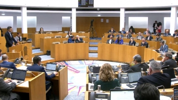 Imagem de Parlamento aprova voto de protesto do BE contra fim da tarifa de residente nas ligações aéreas de serviço público
