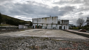 Imagem de Plano de Emergência da Horta indica edifício demolido como zona de acolhimento em caso de catástrofe