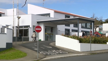 Imagem de Escola Linhares Furtado: Funcionária denuncia que auxiliares assumem vertente letiva quando faltam professores