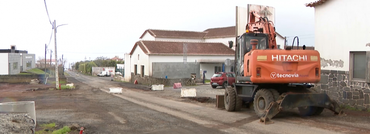 Imagem de Obra na variante da Terceira deverá estar concluída em junho