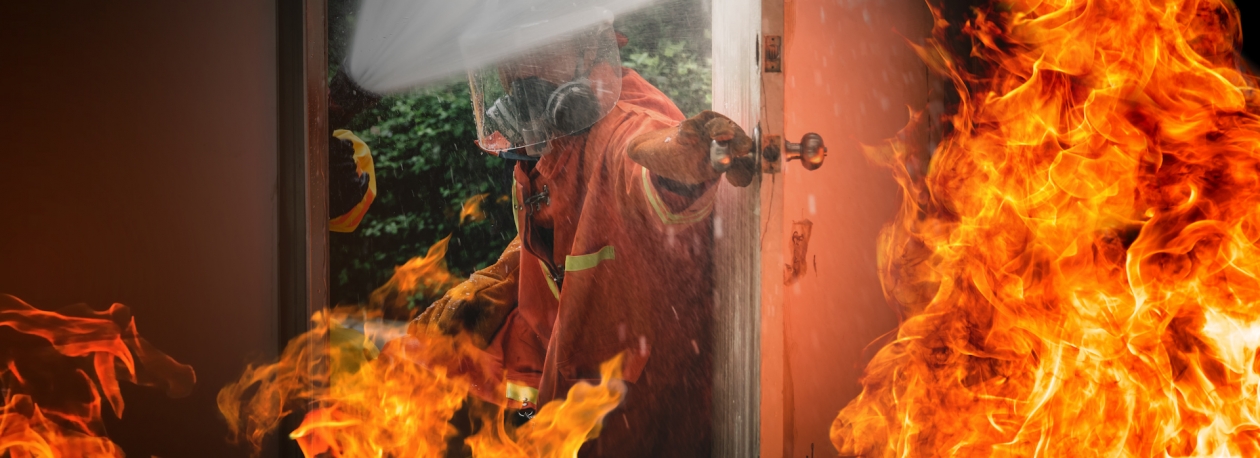 Imagem de Incêndio no centro de Ponta Delgada deixa família de cinco pessoas desalojada