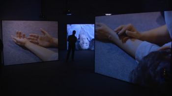 Imagem de Instalação de vídeo ‘Actos de Língua’ está patente no VAGA em Ponta Delgada até 24 de abril