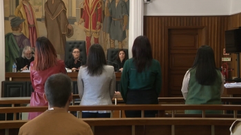 Imagem de Creche Rabo de Peixe: Funcionárias acusadas de 44 crimes de maus-tratos admitem “excessos”