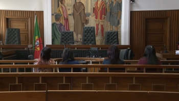 Imagem de Prossegue julgamento das ex-funcionárias acusadas de maus-tratos a crianças na creche em Rabo de Peixe