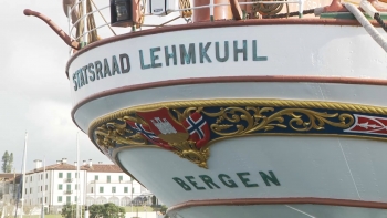 Imagem de Alunos da Escola Básica Integrada da Lagoa visitam Navio-Escola Norueguês em Ponta Delgada