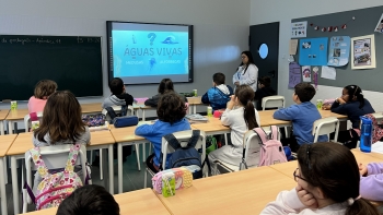 Imagem de Alunos da Escola Básica e Secundária da Calheta receberam projeto educativo ‘Cientista Regressa à Escola’
