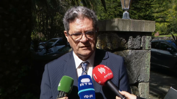 Imagem de Lotaçor: Atraso no pagamento dos salários relacionado com negociação do contrato-programa