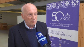 Imagem de Álamo Meneses defende redução de deputados e governantes