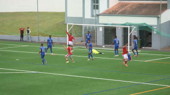 Imagem de Angrense e Rabo de Peixe empatam sem golos