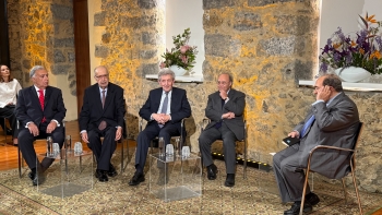 Imagem de Deputados da Constituinte juntos em Ponta Delgada