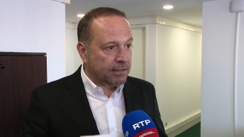 Imagem de Líder do PS/Açores admite viabilizar o próximo orçamento regional