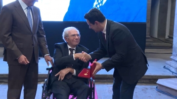 Imagem de Luís Martins Mota é primeiro galardoado com Chave de Honra do Município da Lagoa