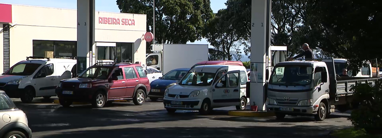 Imagem de Combustíveis: Filas nos postos de abastecimento antes da entrada em vigor dos novos preços