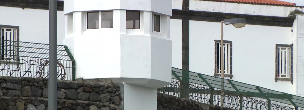 Imagem de Prisão preventiva para suspeito de tentar introduzir droga na cadeia de Ponta Delgada
