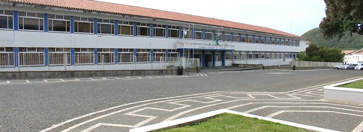 Imagem de Escolas abertas este sábado entre as 9h00 e as 17h00 nos Açores