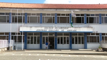 Imagem de Pais preocupados com más condições da Escola Secundária Jerónimo Emiliano de Andrade