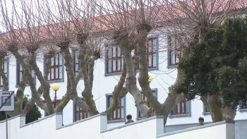 Imagem de Associação de Pais da Escola Vitorino Nemésio está preocupada com degradação do edifício