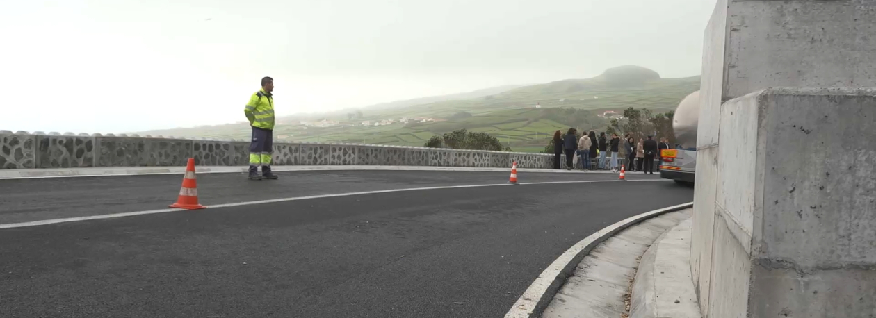 Imagem de Inaugurada Estrada Raminho-Serreta na ilha Terceira