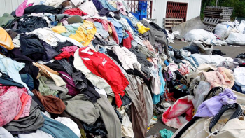Mais de 8 mil toneladas de roupa acabam no lixo, todos os anos, nos Açores