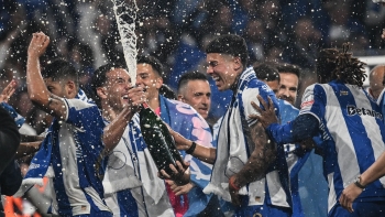 Imagem de FC Porto campeão: Adeptos pintam Ponta Delgada de azul e branco para celebrar título