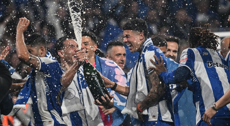 Imagem de FC Porto campeão: Adeptos pintam Ponta Delgada de azul e branco para celebrar título