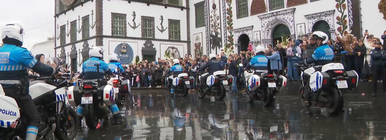Imagem de PSP, bombeiros, taxistas e motards no cortejo de agradecimento ao Santo Cristo dos Milagres