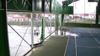 Imagem de Críticos acusam estado de decadência nas instalações do Clube de Ténis de São Miguel